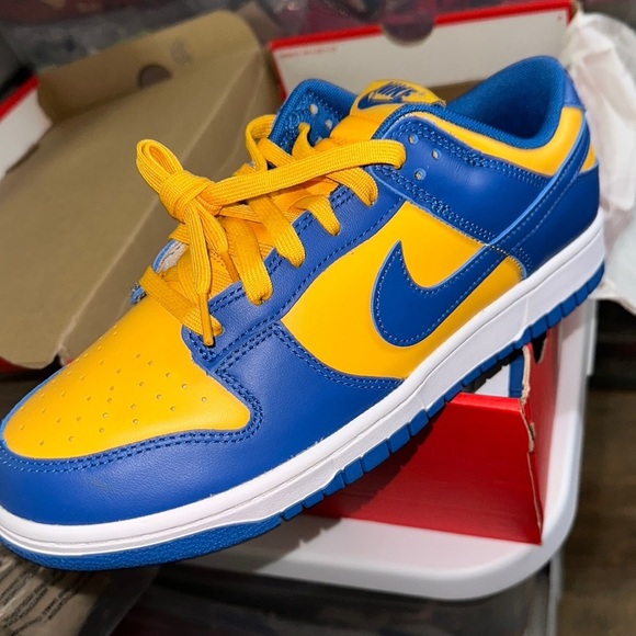 NIKE DUNK LOW UCLA MENS SHOES SIZE 9.5 BRUINS LOS ANGELES GOLD YELLOW BLUE WHITE - Picture 1 of 6